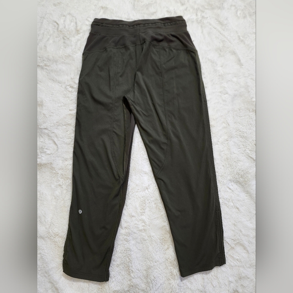 Lululemon Dance Studio Crop II *Unlined 20" Dark Olive. Size 6 - Picture 16 of 16